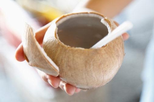 6 lợi ích sức khỏe khi bạn uống nước dừa