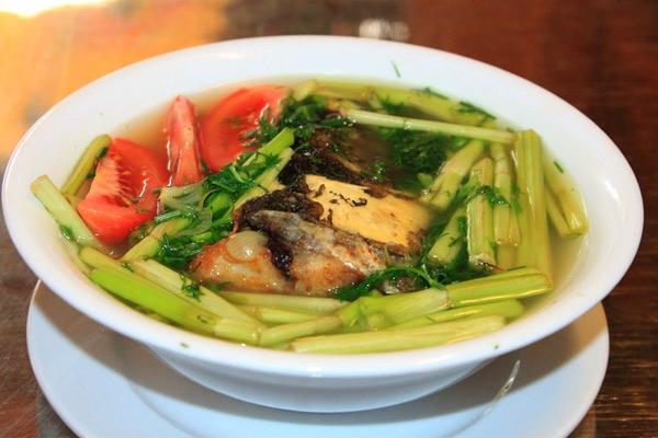 Bún cá ngon rẻ trong hẻm nhỏ Sài Gòn