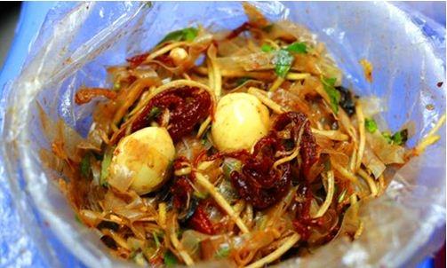 Các món ăn đường phố giá dưới 15.000 đồng ở Sài Gòn