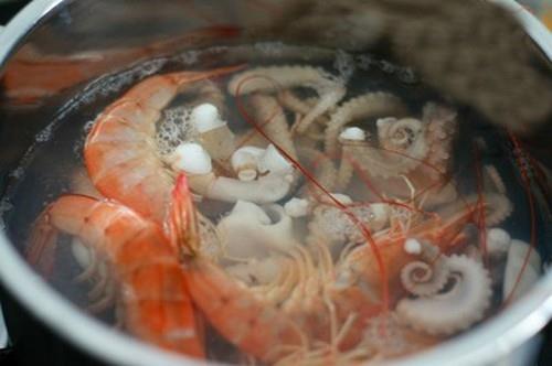 Món ngon cuối tuần: Miến trộn hải sản