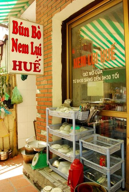 Một vòng các quán Huế bình dân hút khách ở Hà Nội