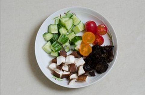 Salad tôm thanh đạm và đầy màu sắc