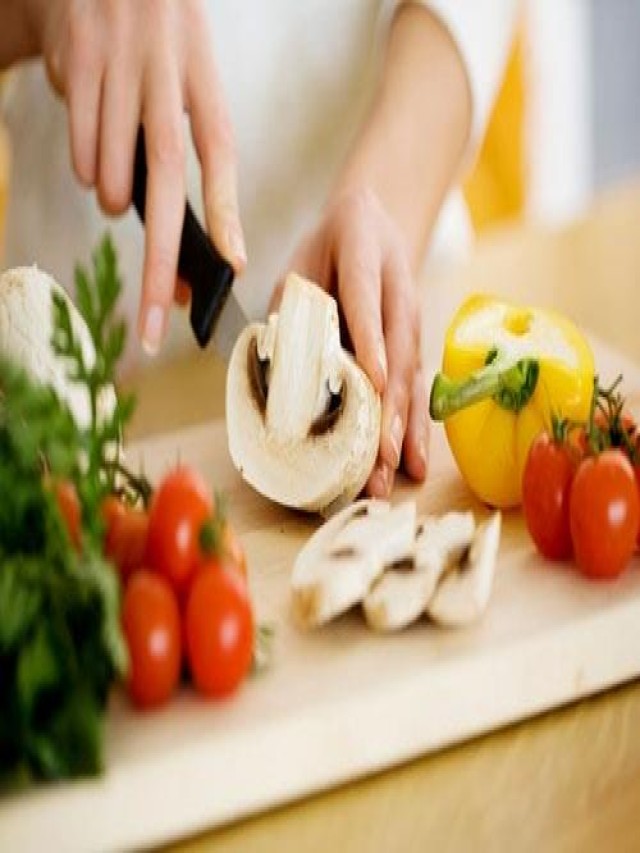 Cách cho ăn đúng với người bị đột quỵ
