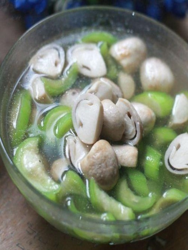Món canh mướp nấu nấm: Một món ăn thơm ngon đậm đà