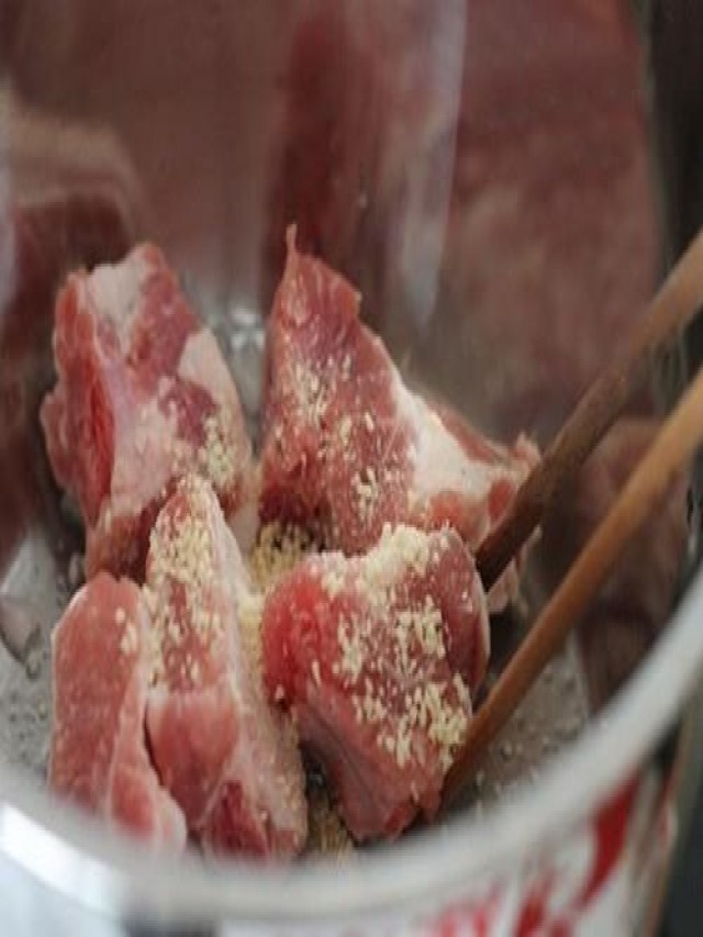 Mì sườn nóng hổi cho bữa sáng ấm bụng