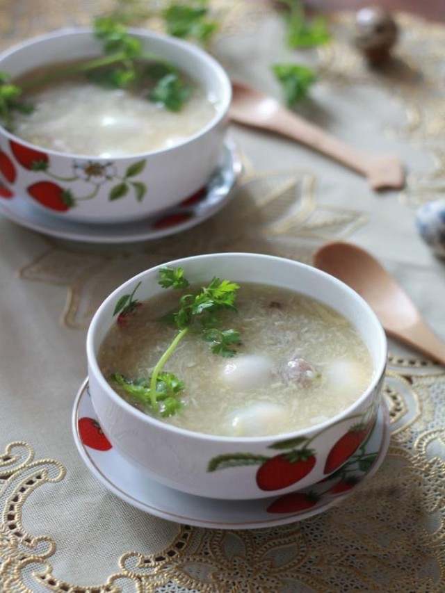 Súp cua trứng cút: Món ngon cho bé và cả gia đình!
