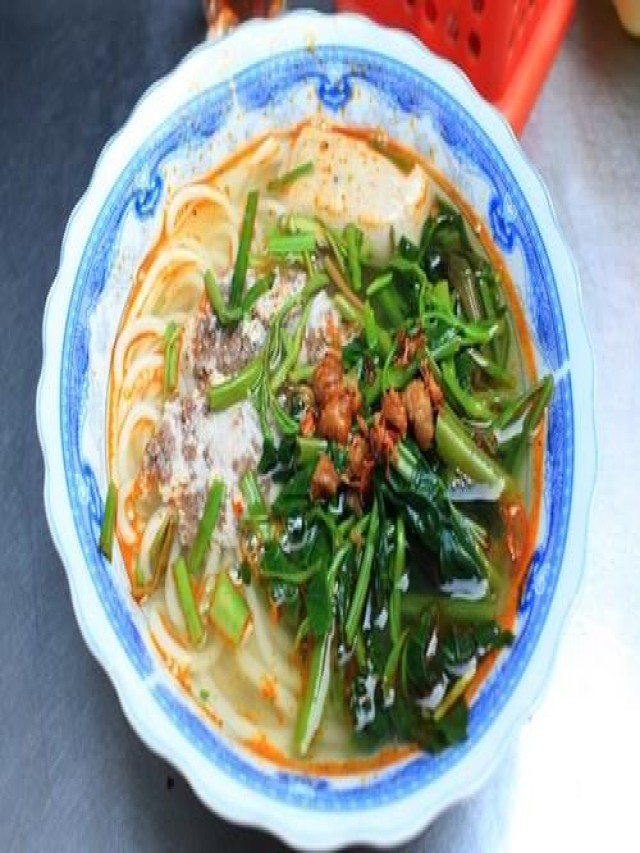 Quán canh bún rau nhút gần kênh Nhiêu Lộc