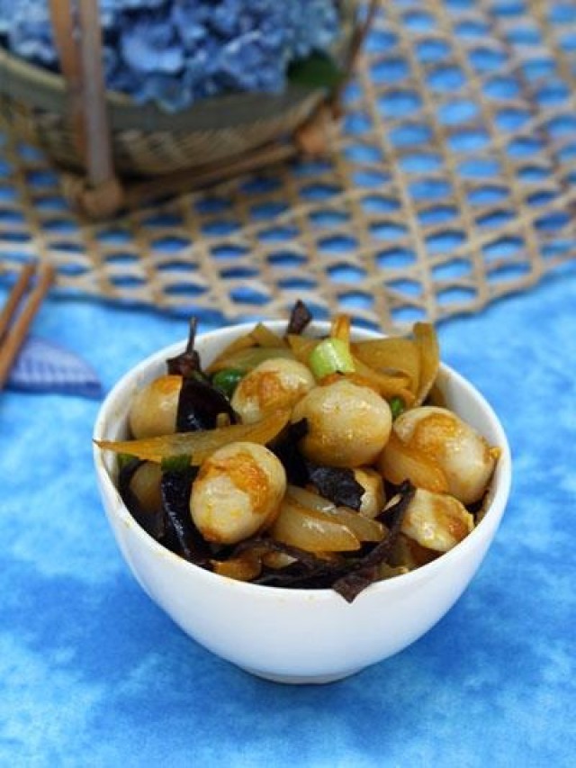 Trứng cút kho dễ ăn cho bé yêu