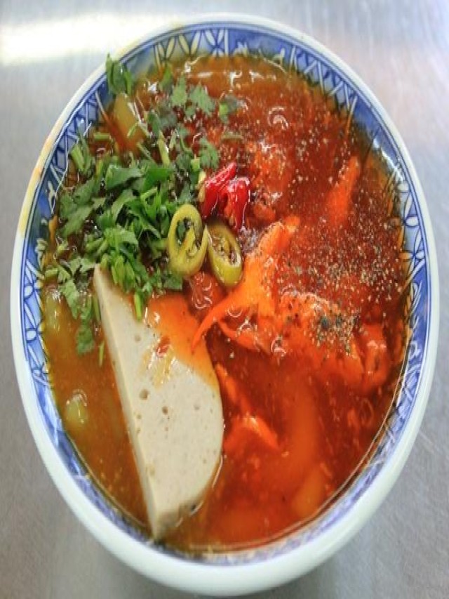Xì xụp bánh canh Nam Phổ xứ Huế giữa Sài Gòn